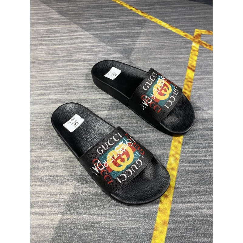 G*u*i slippers